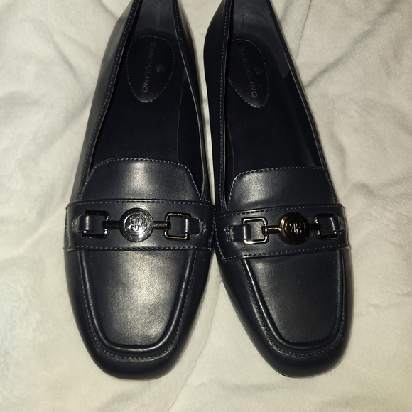 Bandolino Chic Black Leather Loafers - Picture 4 of 5